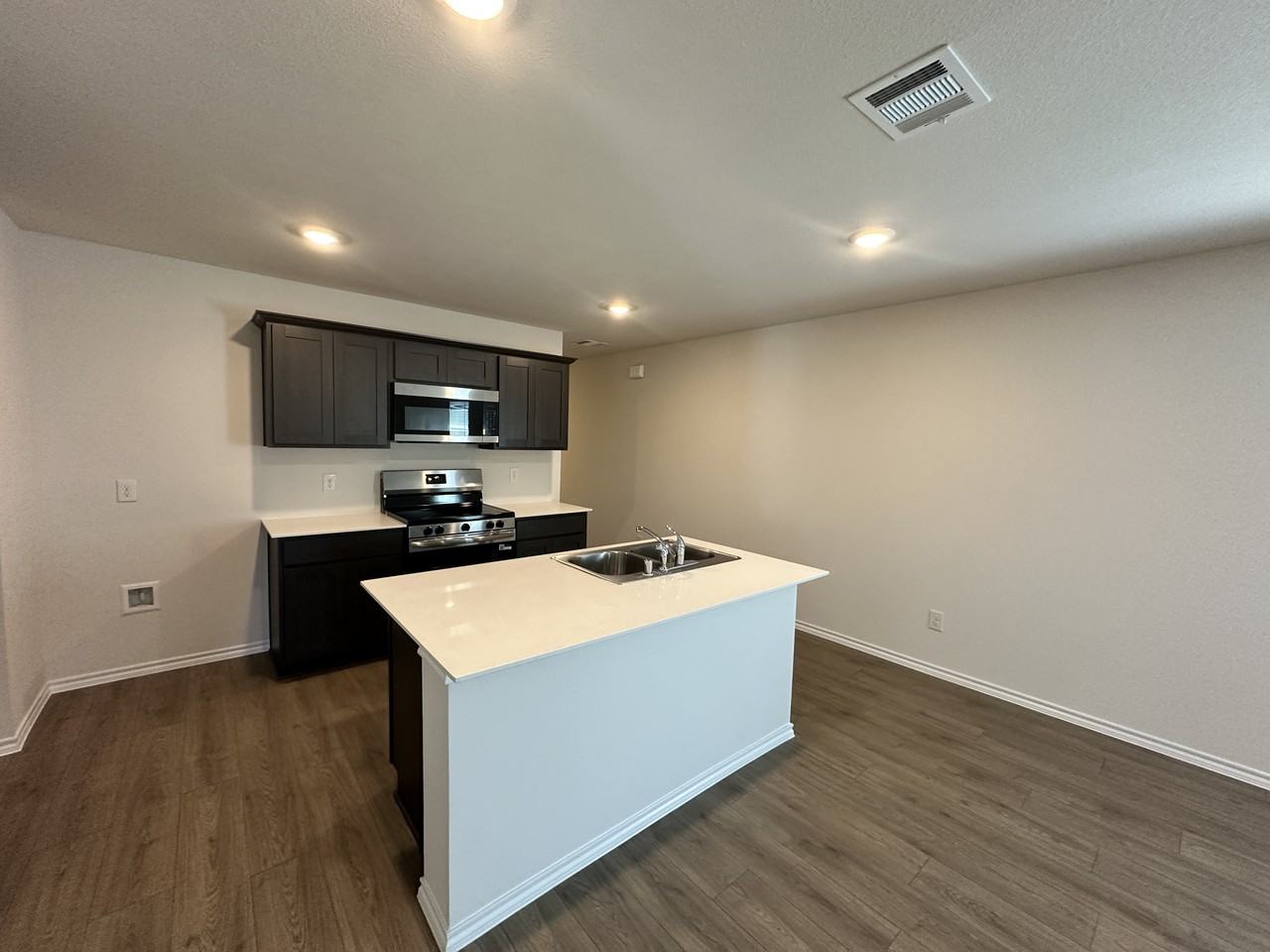 1153 Northfield Dr #1 - Photo 4 of 18