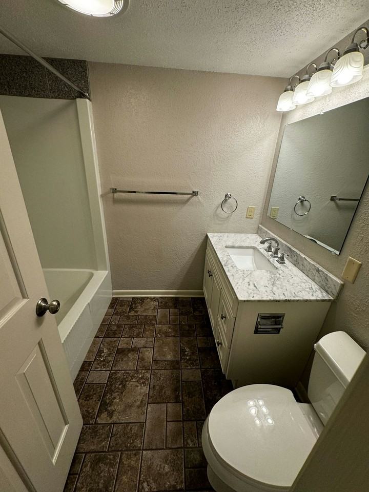 1851 Melrose Ave, Unit 216 - Photo 7 of 10
