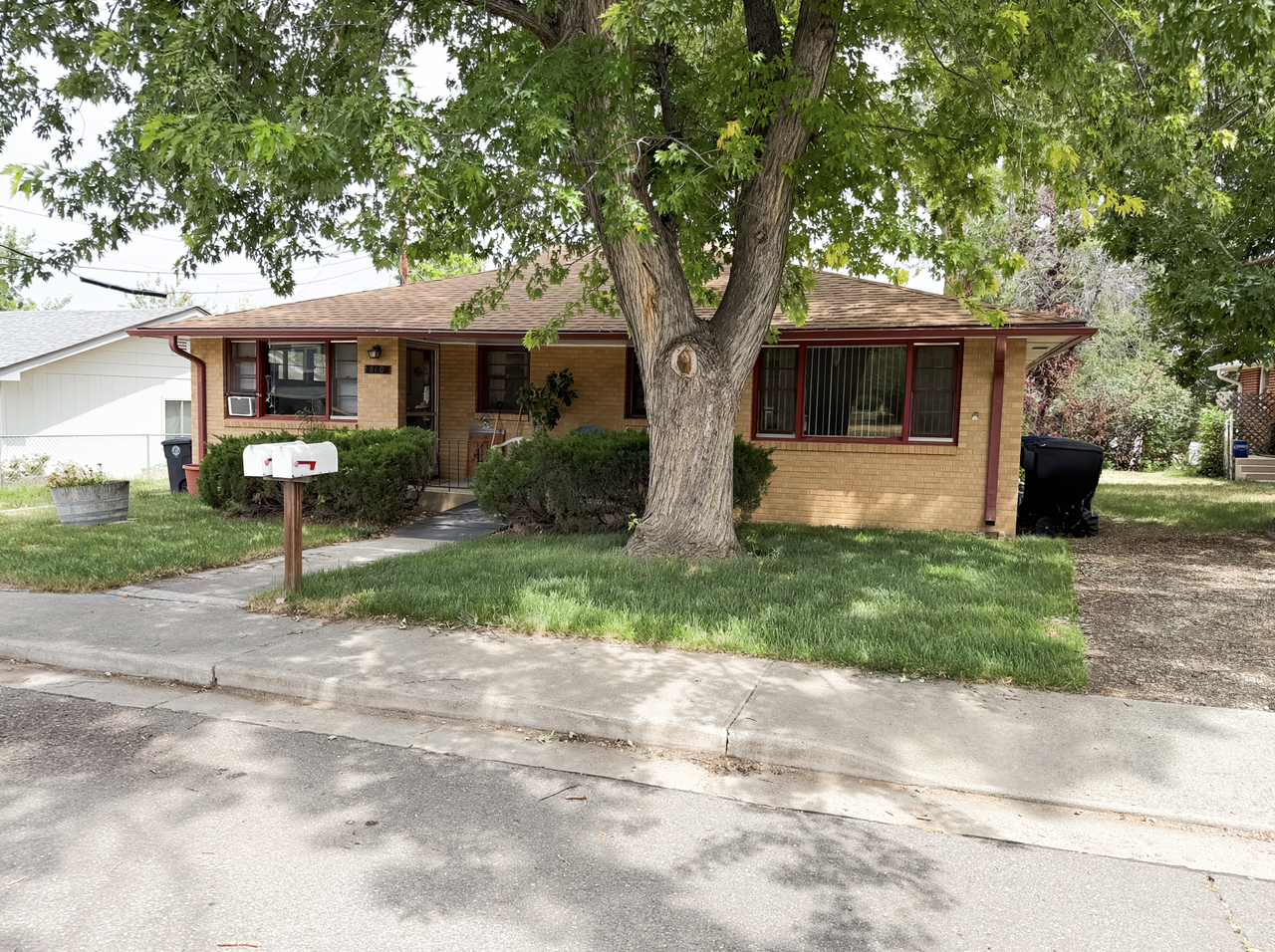 808 Apple Ct #808 - Photo 4 of 24
