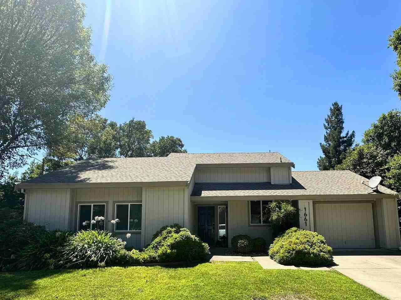 1661 La Paloma Court - Photo 2 of 20