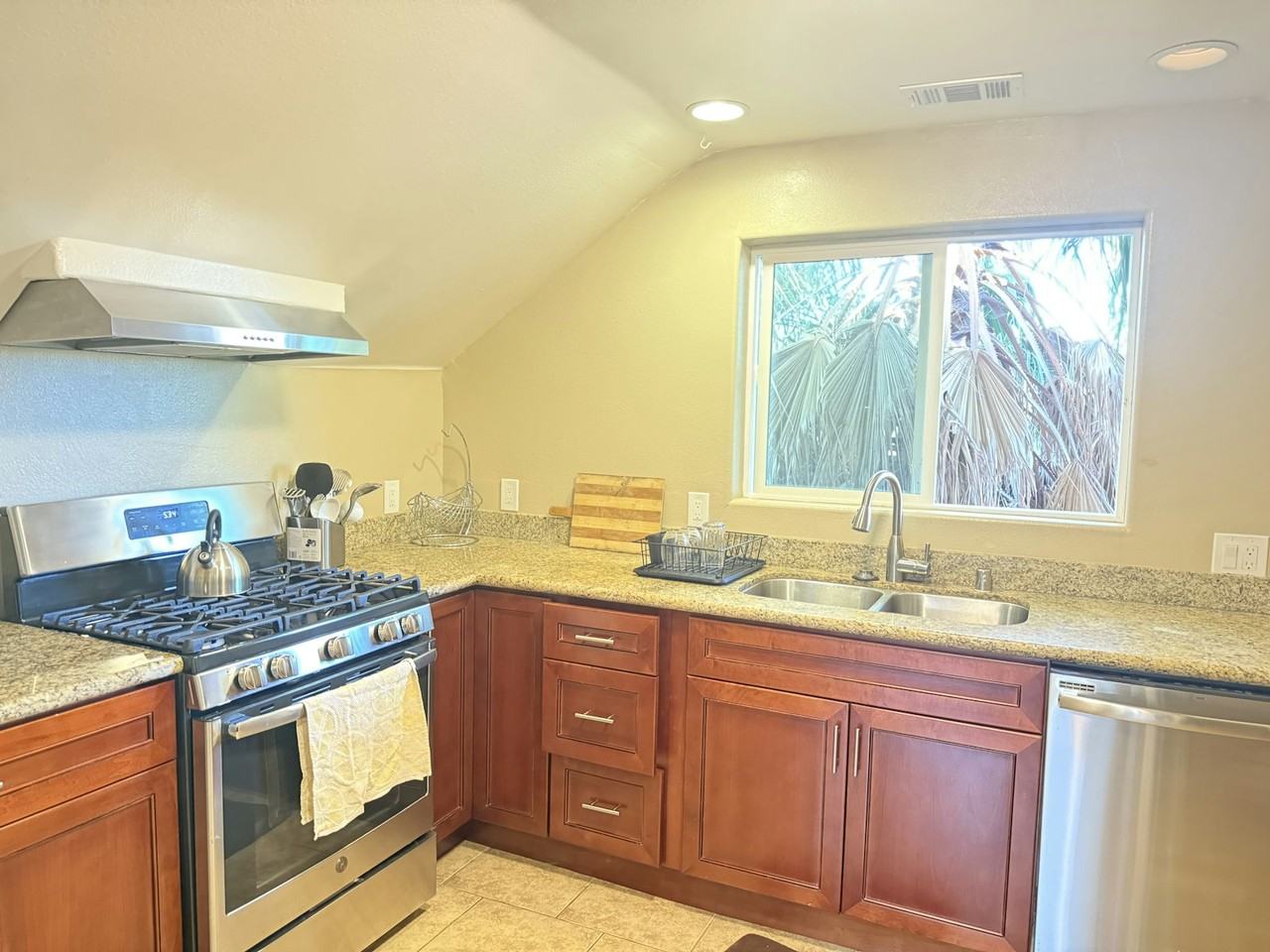 2211,    2213 ,42nd Ave. OAkland, Unit 2213 - Photo 3 of 11