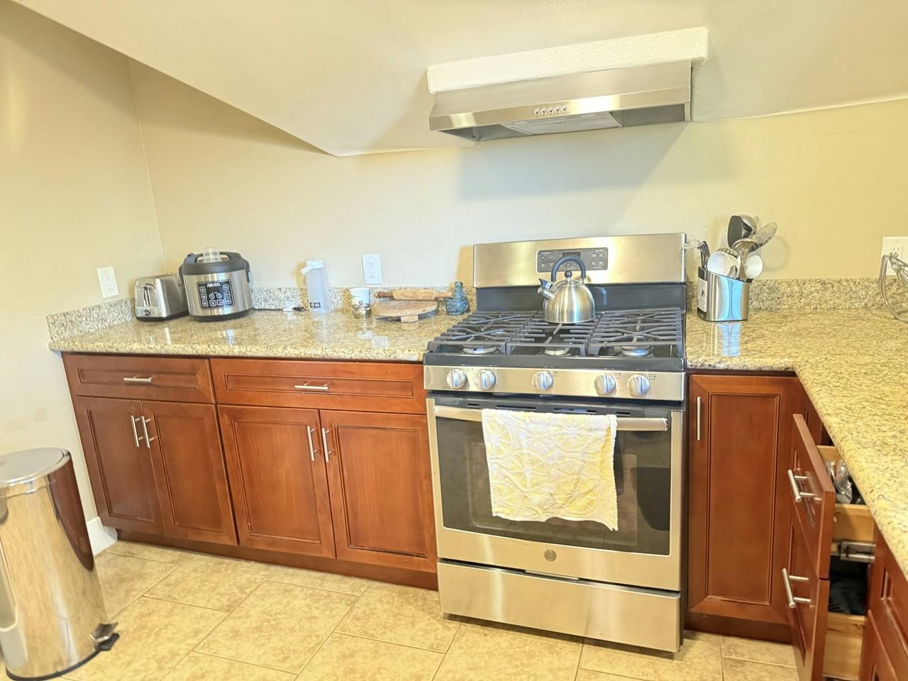 2211,    2213 ,42nd Ave. OAkland, Unit 2213 - Photo 4 of 11