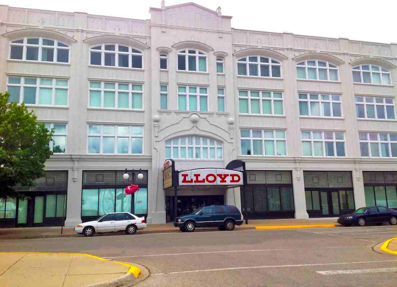 Lloyd House I - Photo 5 of 38
