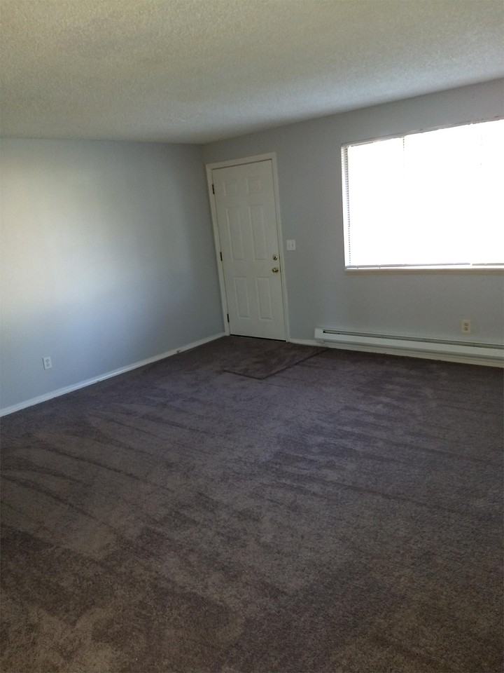 3009 E 33rd St - Photo 5 of 14
