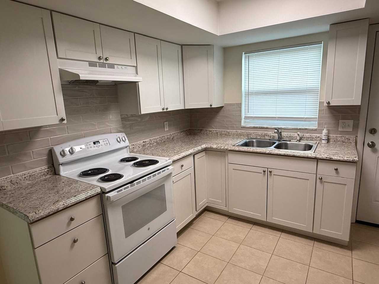 1734 Kenneth Pl #A - Photo 6 of 16
