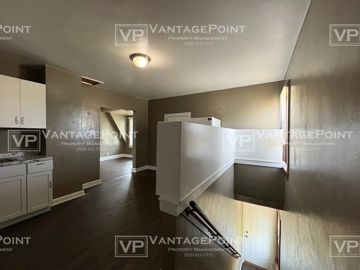 1442 S Chestnut Ave Uppr - Photo 6 of 14