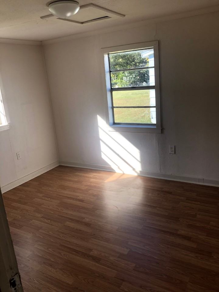 1621 Kathleen St - Photo 3 of 11
