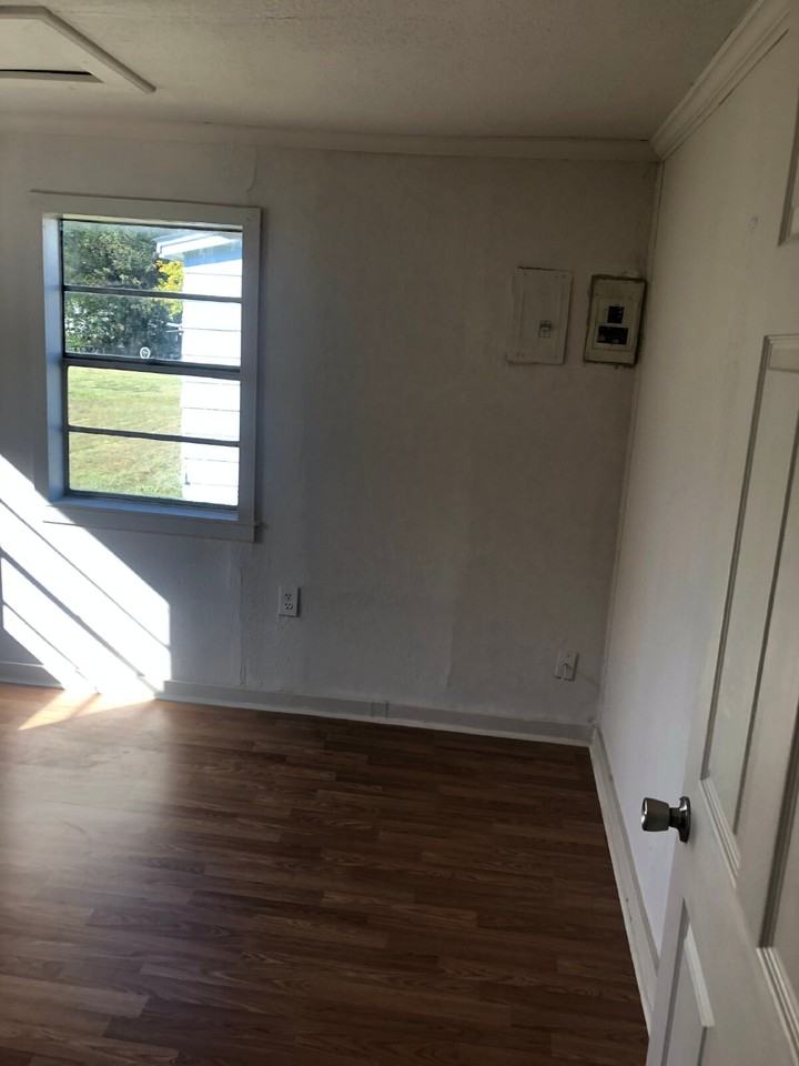 1621 Kathleen St - Photo 4 of 11