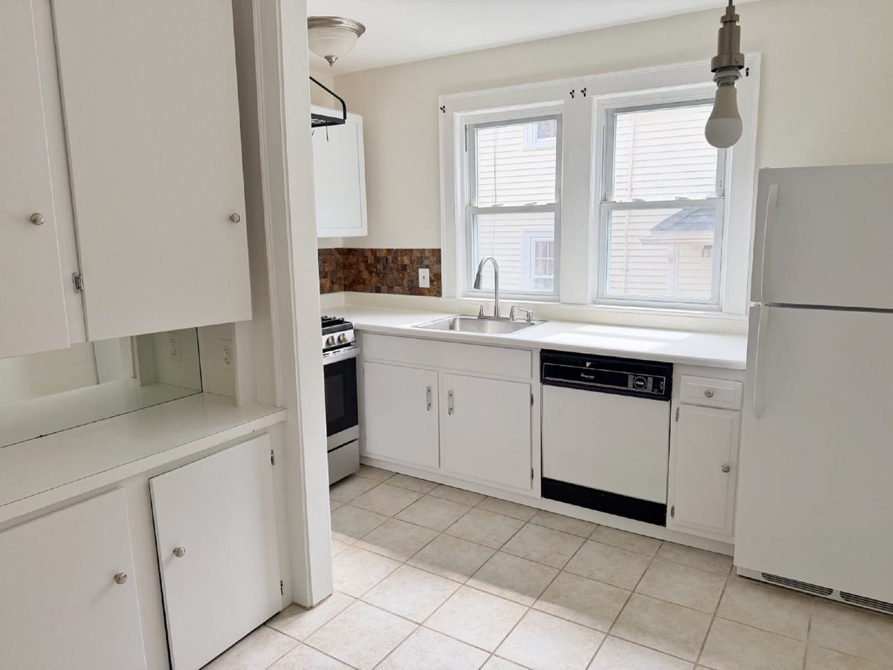 175 Putnam St Apt 1l - Photo 3 of 9