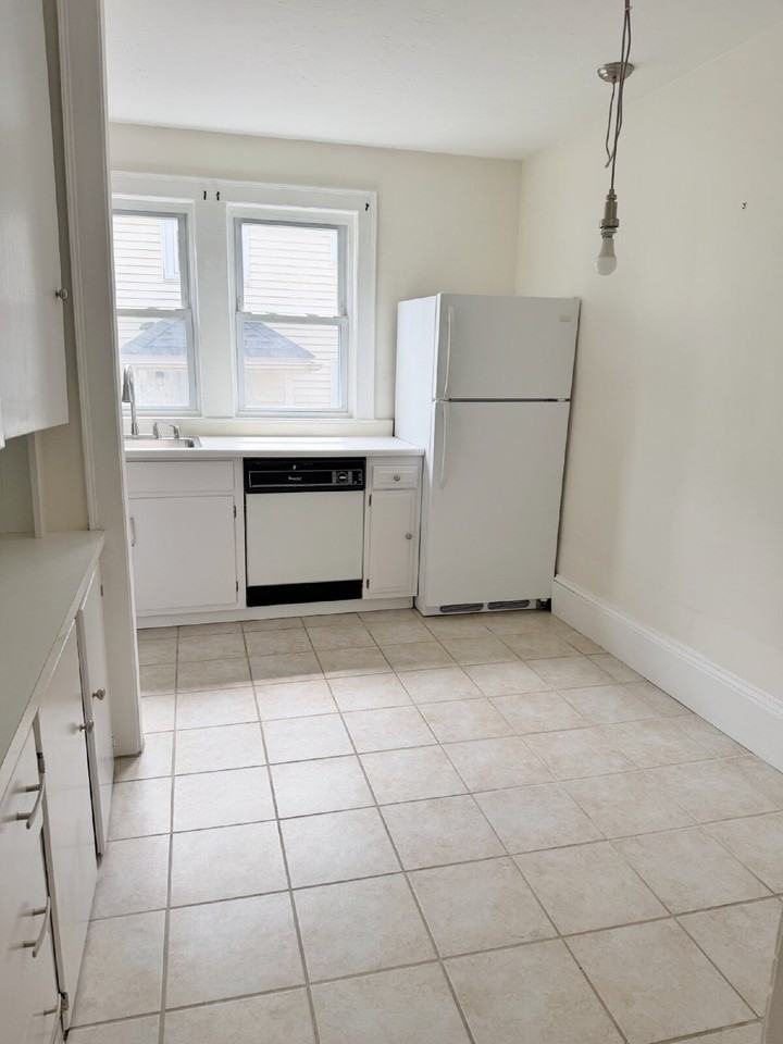 175 Putnam St Apt 1l - Photo 4 of 9