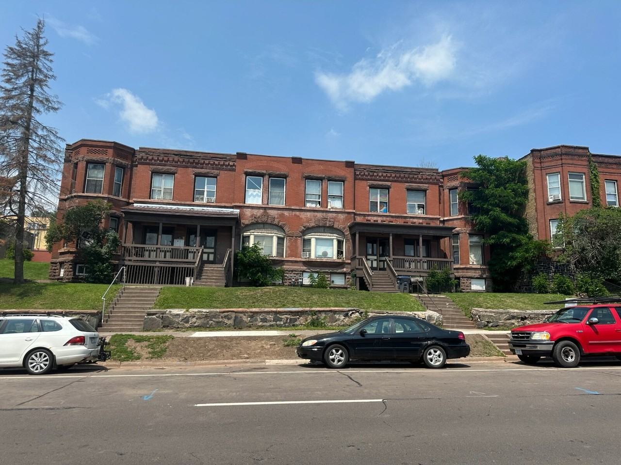 117 E 3rd St - Photo 4 of 4