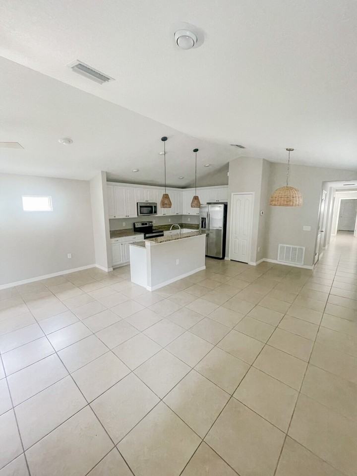3872 Shimmering Oaks Dr - Photo 3 of 22
