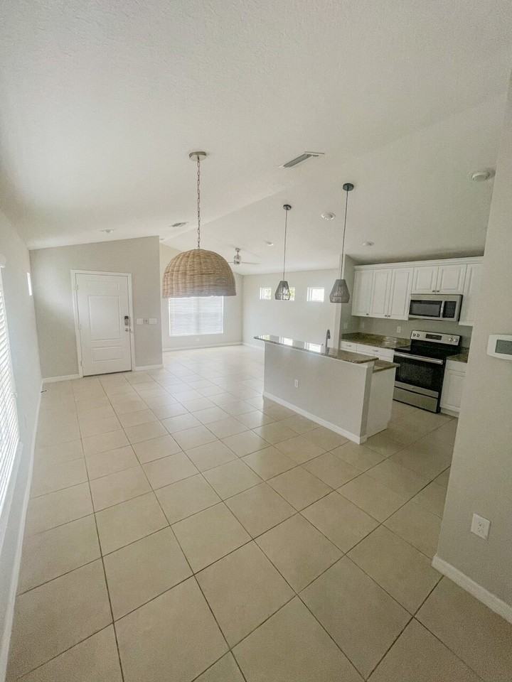 3872 Shimmering Oaks Dr - Photo 2 of 22