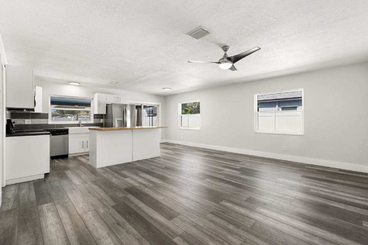 4510 68th Ave N - Photo 5 of 28