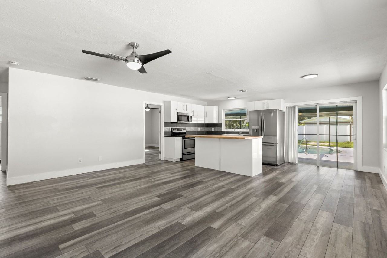 4510 68th Ave N - Photo 6 of 28