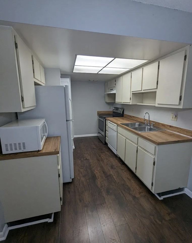 5229 Vineland Rd - Photo 4 of 23