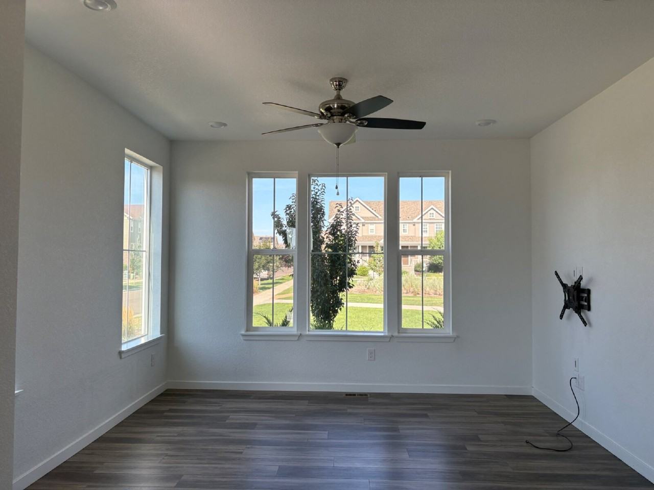 1648 Drake Aly - Photo 4 of 24