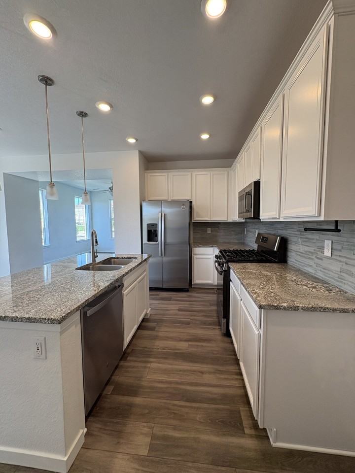 1648 Drake Aly - Photo 7 of 24