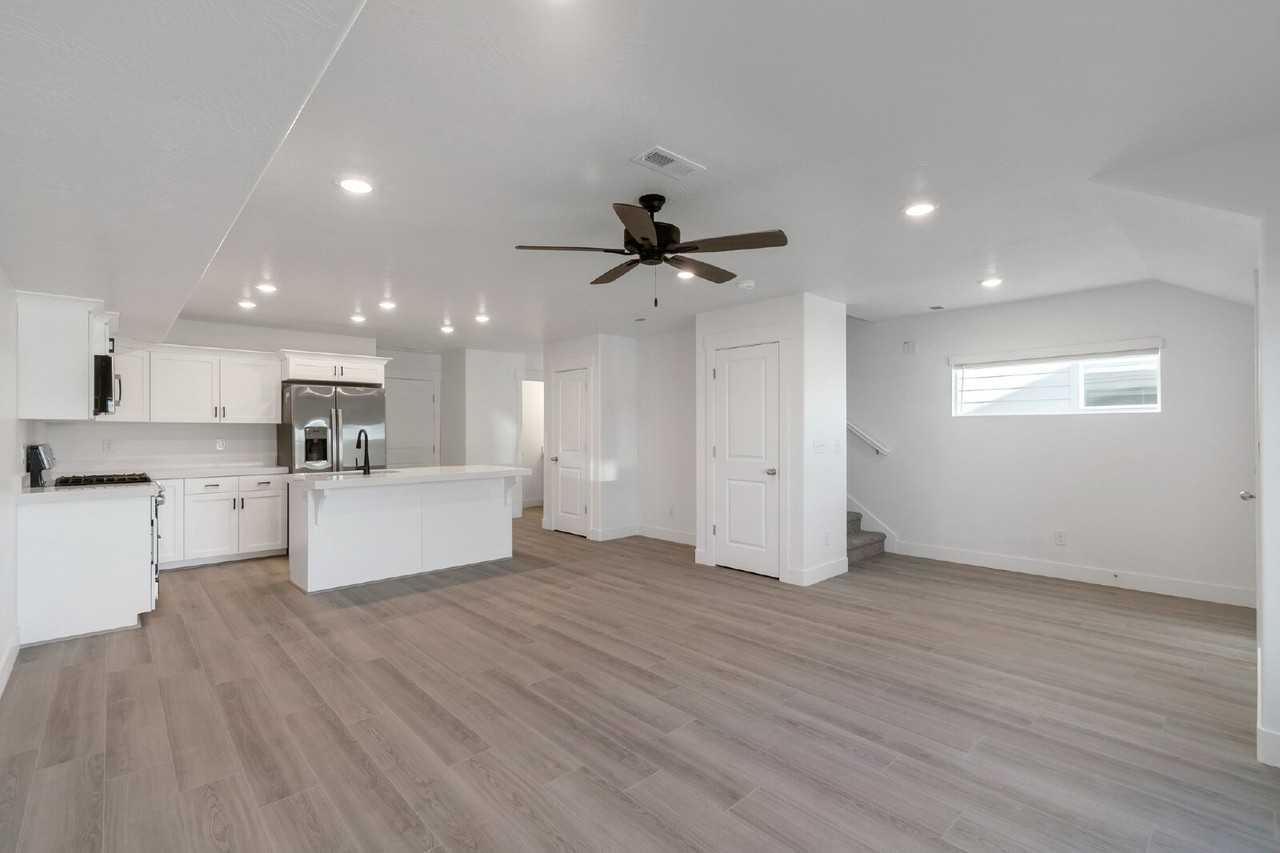 1398 N Meadow Ln - Photo 5 of 19