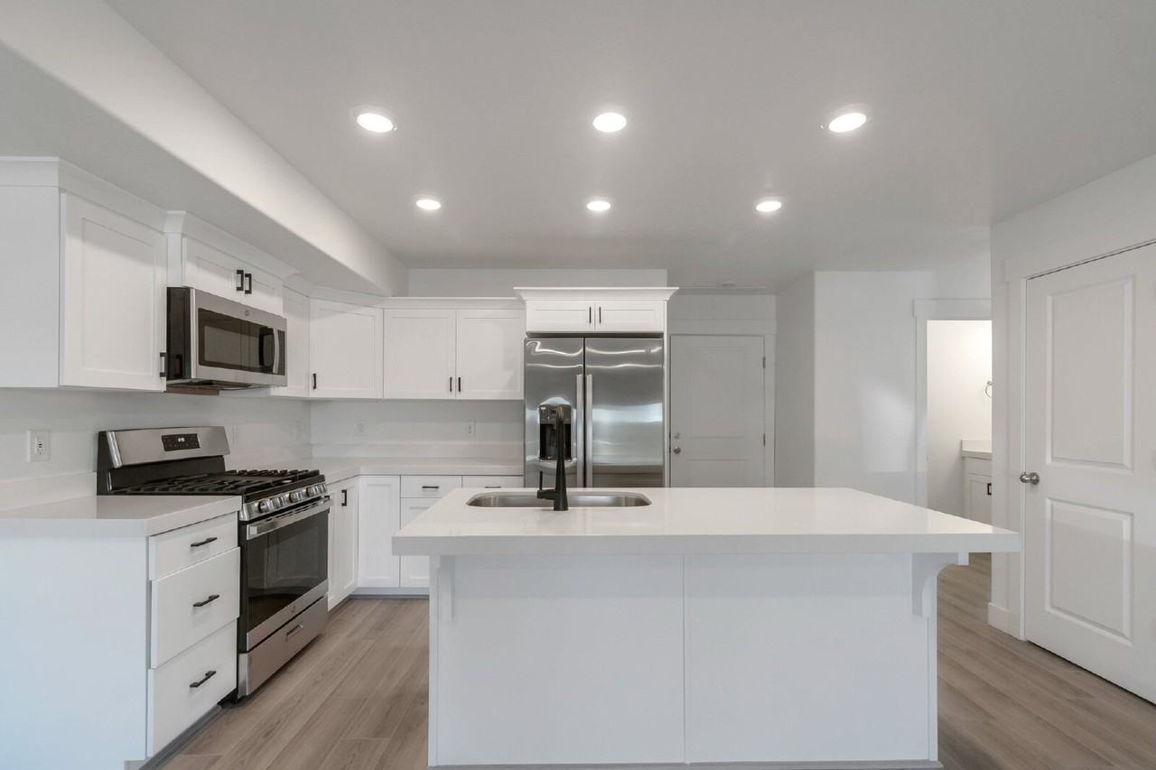 1398 N Meadow Ln - Photo 6 of 19