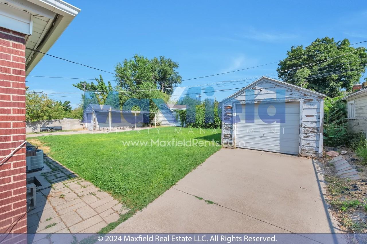 1525 E 2100 S - Photo 3 of 32