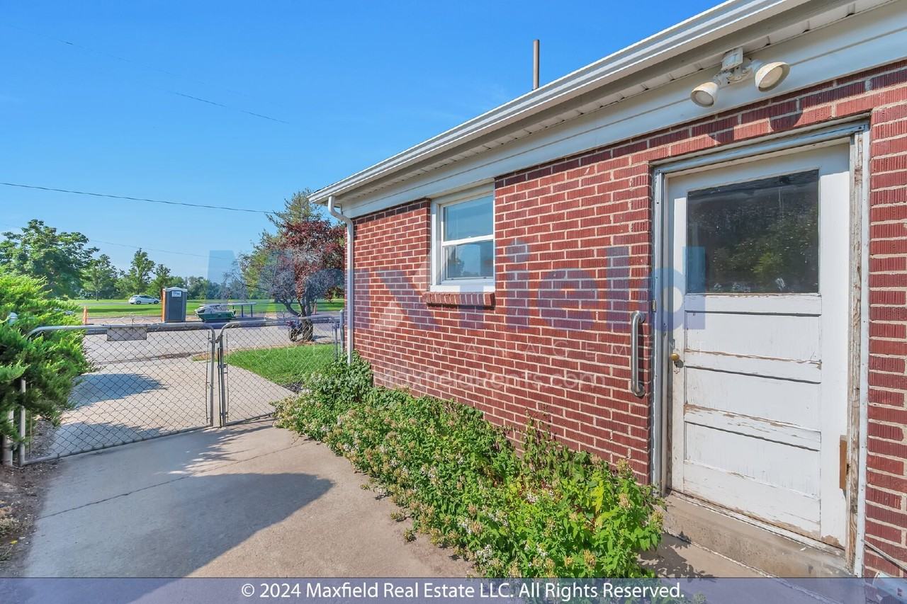 1525 E 2100 S - Photo 4 of 32