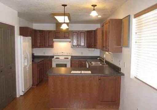 318 N Washington St - Photo 2 of 10