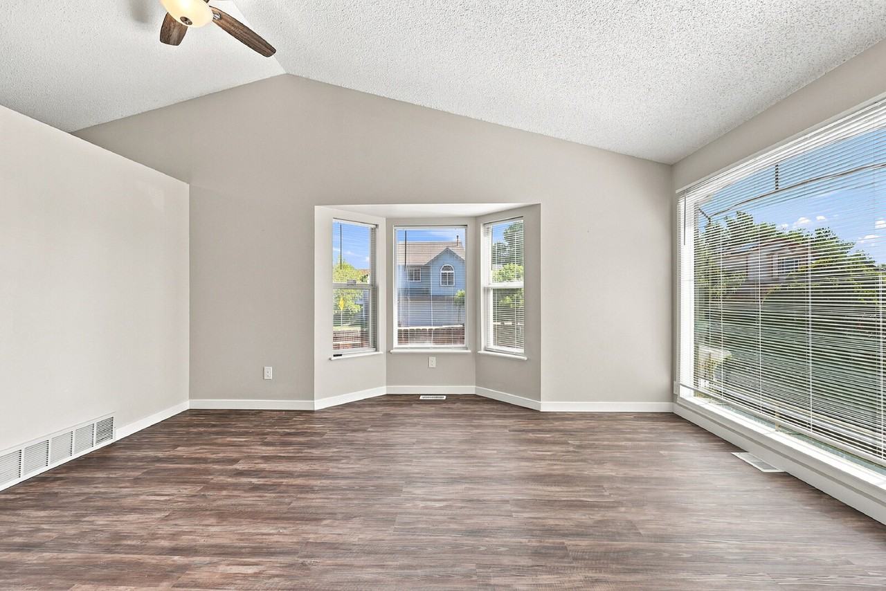 1302 Ride Ln - Photo 3 of 35