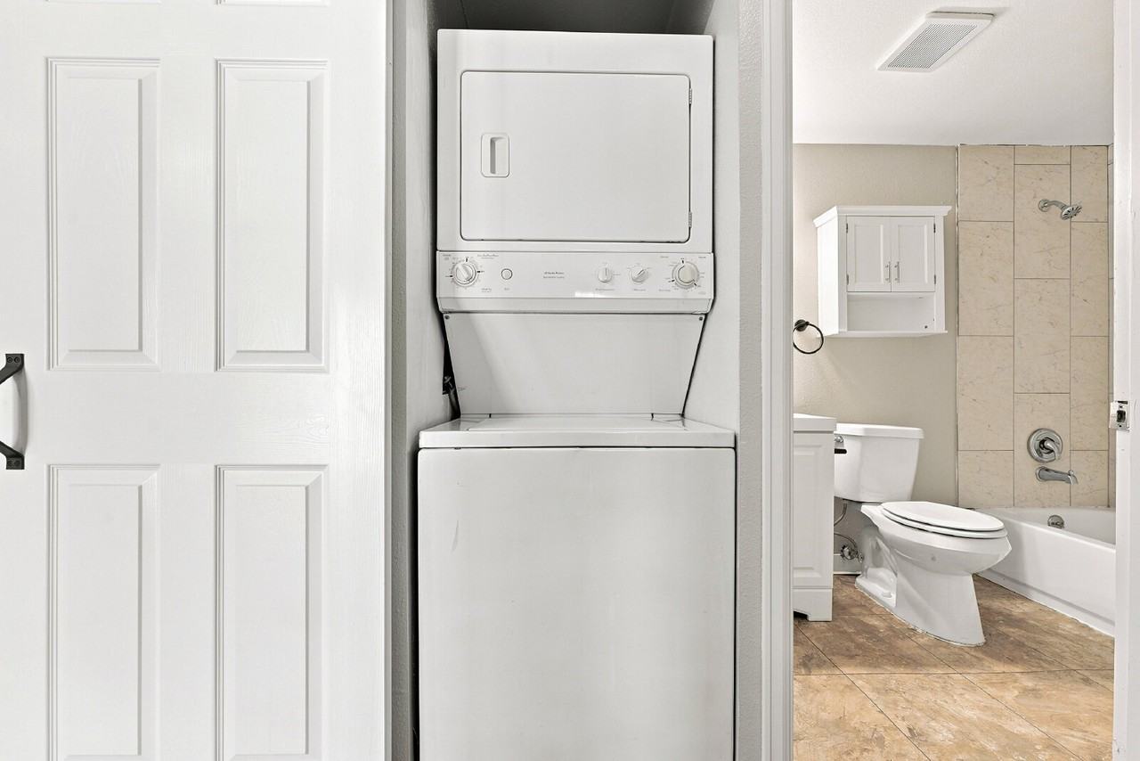 1505 S Ouray Cir #D - Photo 2 of 28