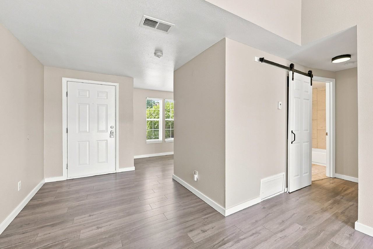 1505 S Ouray Cir #D - Photo 3 of 28