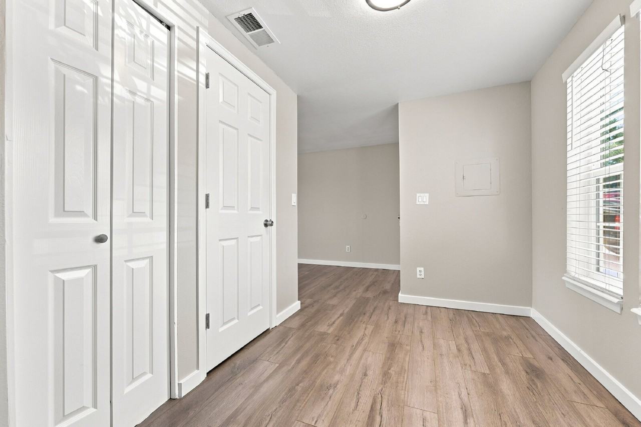1505 S Ouray Cir #D - Photo 5 of 28
