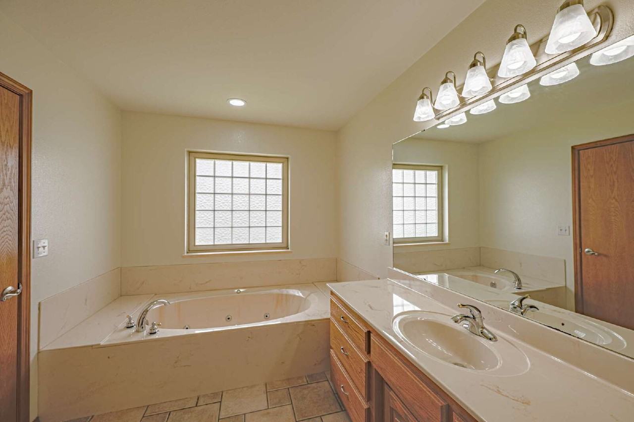 548 4000 Rd - Photo 4 of 36