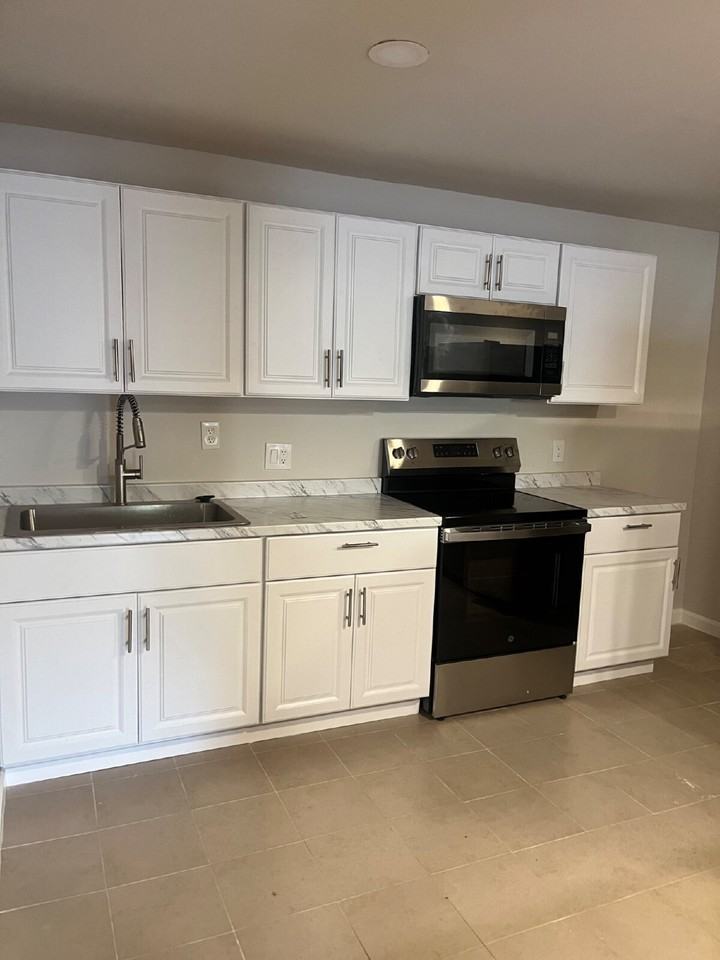 9734 Dumbarton Dr - Photo 3 of 21