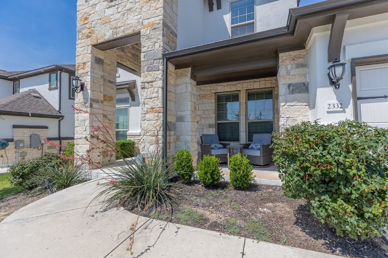 2332 Giona Pl - Photo 4 of 50