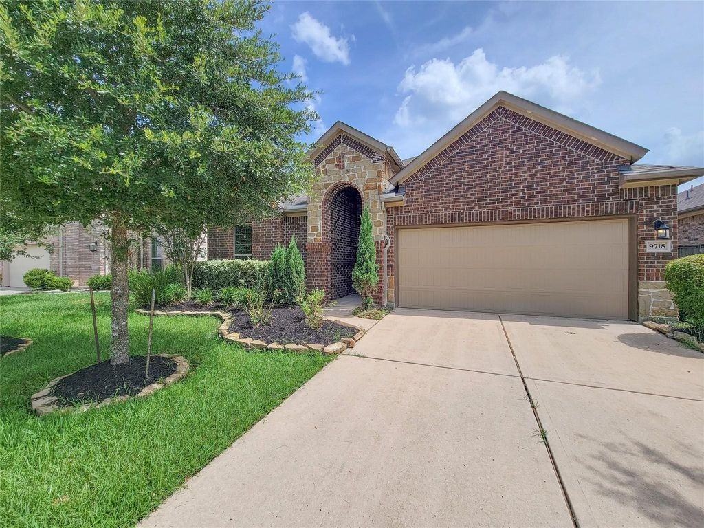 9718 Justin Ridge Ln - Photo 3 of 40