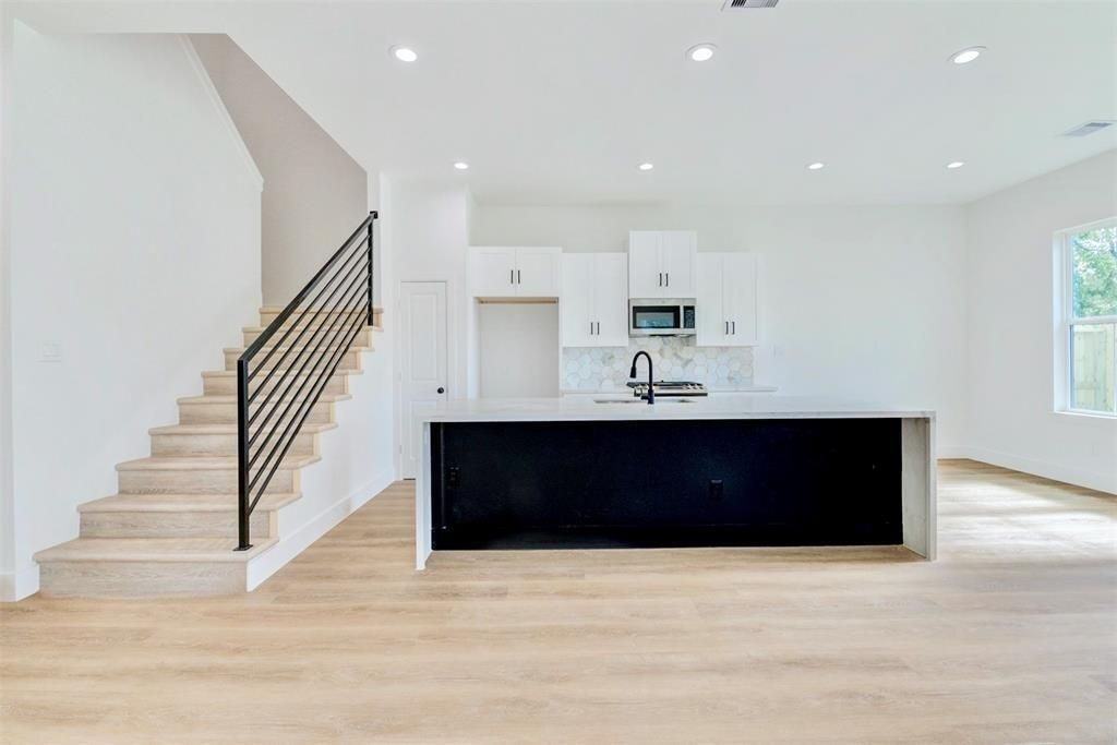 5310 Denmark St - Photo 4 of 18