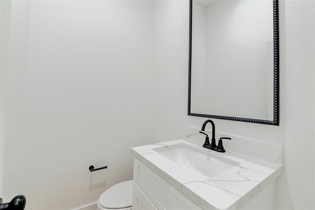 5310 Denmark St - Photo 7 of 18