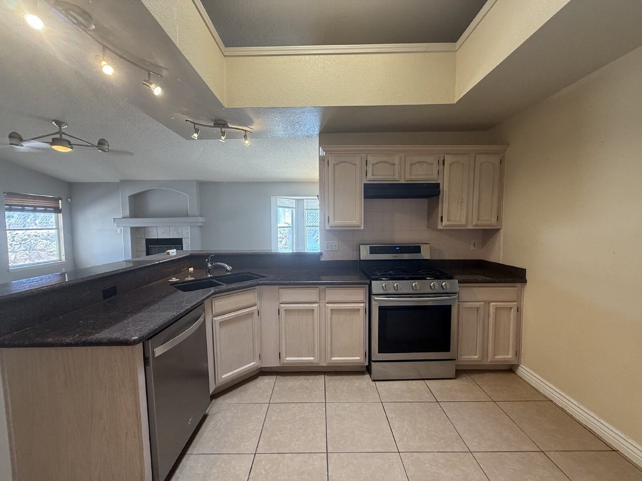 4740 Robert Acosta Dr - Photo 7 of 19