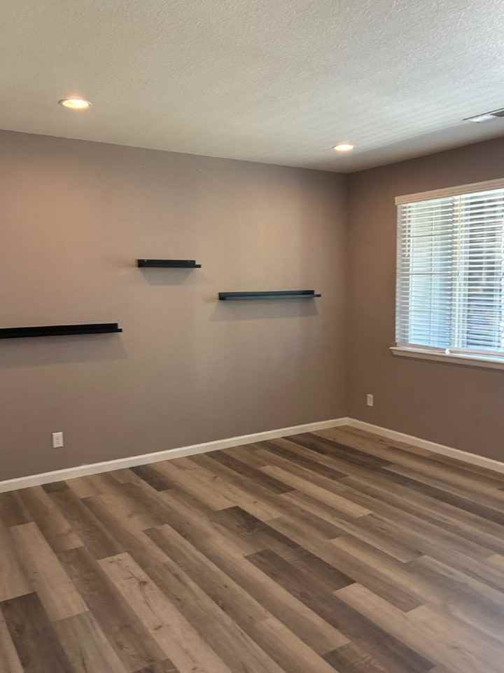 9077 E Phillips Ln - Photo 3 of 28
