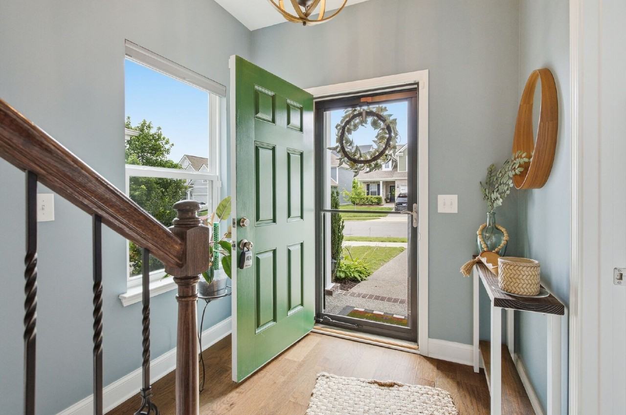 313 Cloverbrook Way - Photo 5 of 33