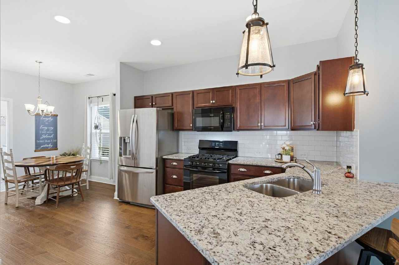 313 Cloverbrook Way - Photo 6 of 33