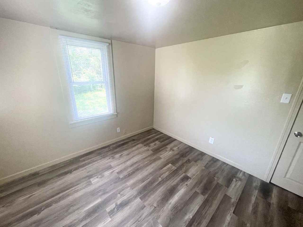 3228 S State Ave - Photo 3 of 8