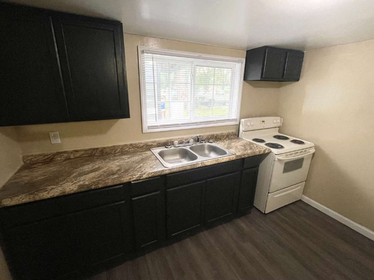 3228 S State Ave - Photo 5 of 8