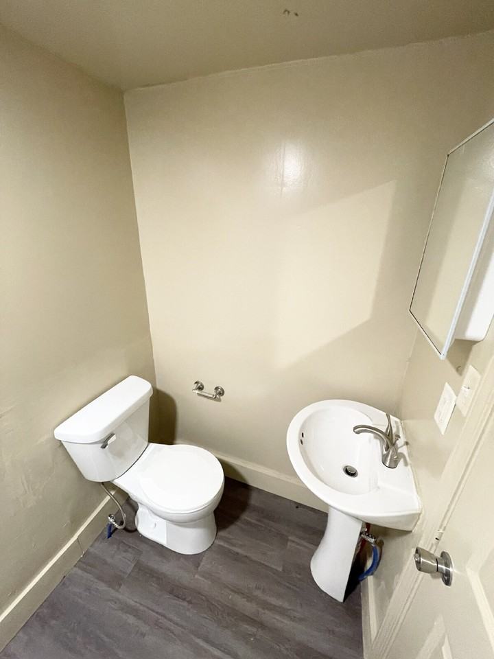 3228 S State Ave - Photo 6 of 8