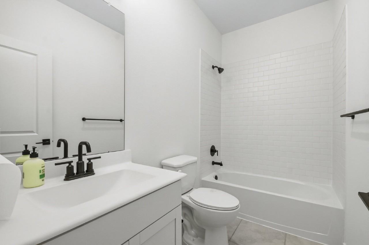 8427 Bay Ridge Cir - Photo 4 of 25