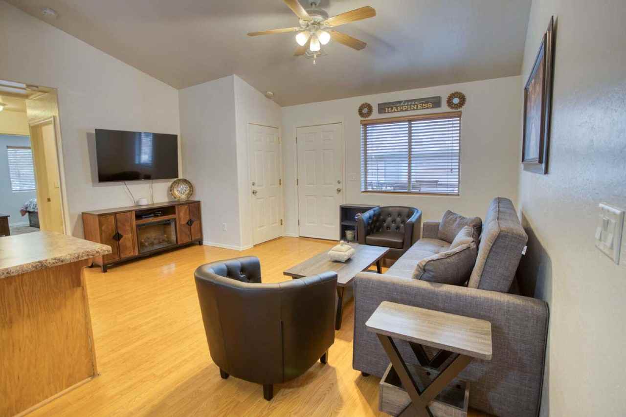901 N 24th Dr - Photo 5 of 16