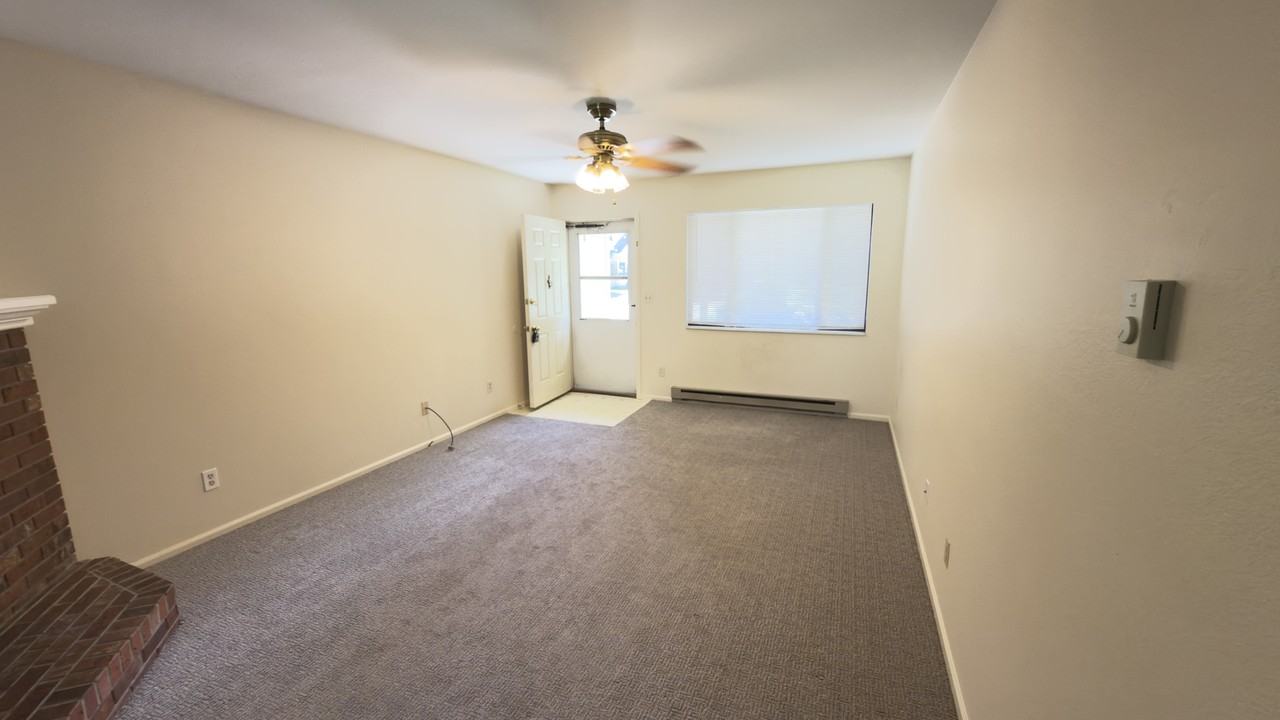 Sagebrush Dr #1 - Photo 4 of 22