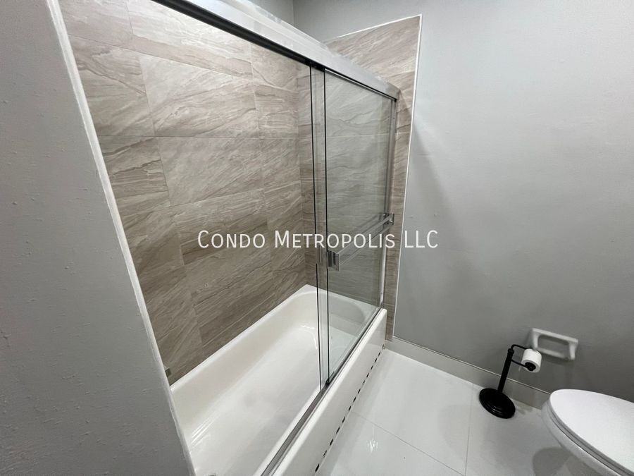 5039 Vineland Rd - Photo 7 of 18