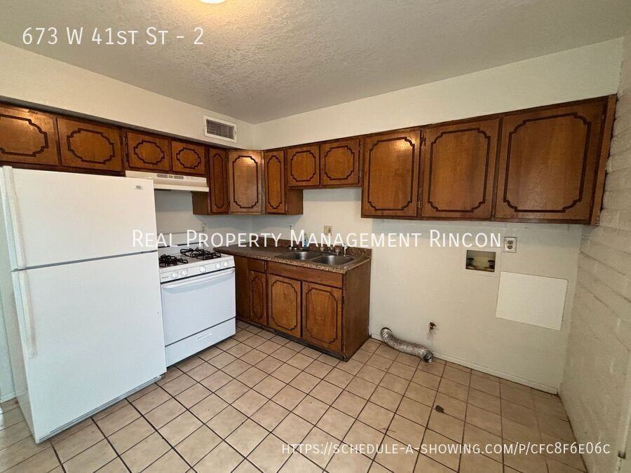 673 W 41st St #2 - Photo 5 of 9