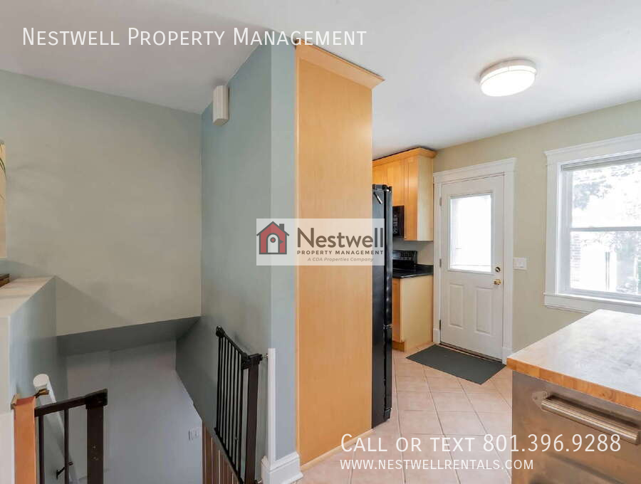 951 W Signora Dr - Photo 3 of 29